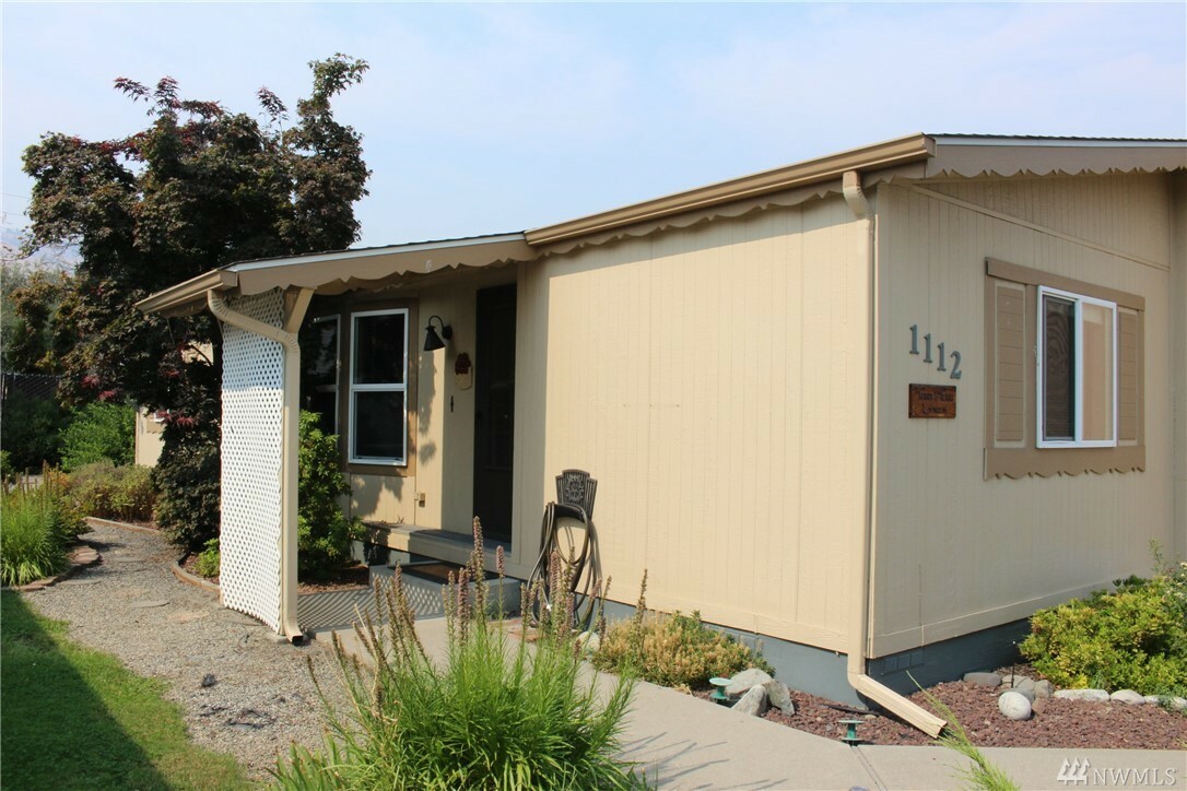 Property Photo: 1112 Foothills Lane 7 WA 98801