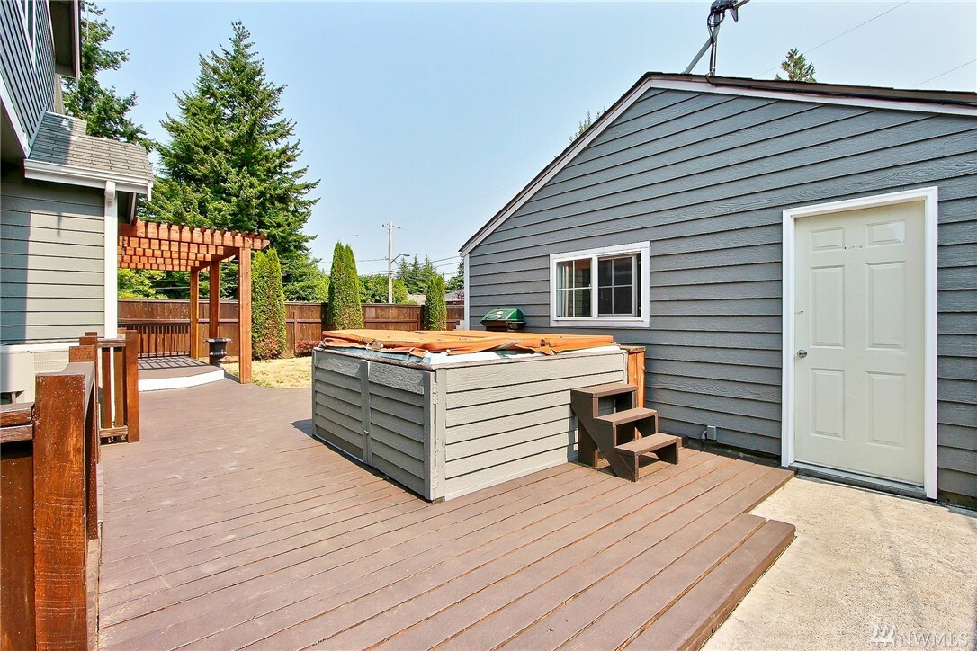 Property Photo:  3321 N Cheyenne St  WA 98407 