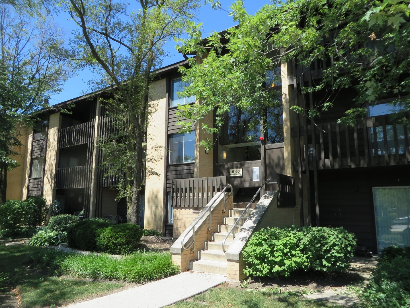 Property Photo: 6160 Knollwood Road 106 IL 60527
