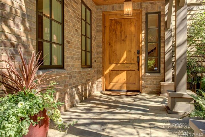 Property Photo:  1510 37th Ave E  WA 98112 