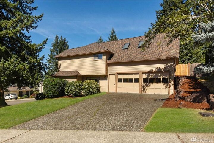 Property Photo: 4034 239th Place SE WA 98029