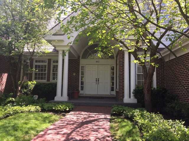 Property Photo: 843 Knightsbridge Court IL 60045