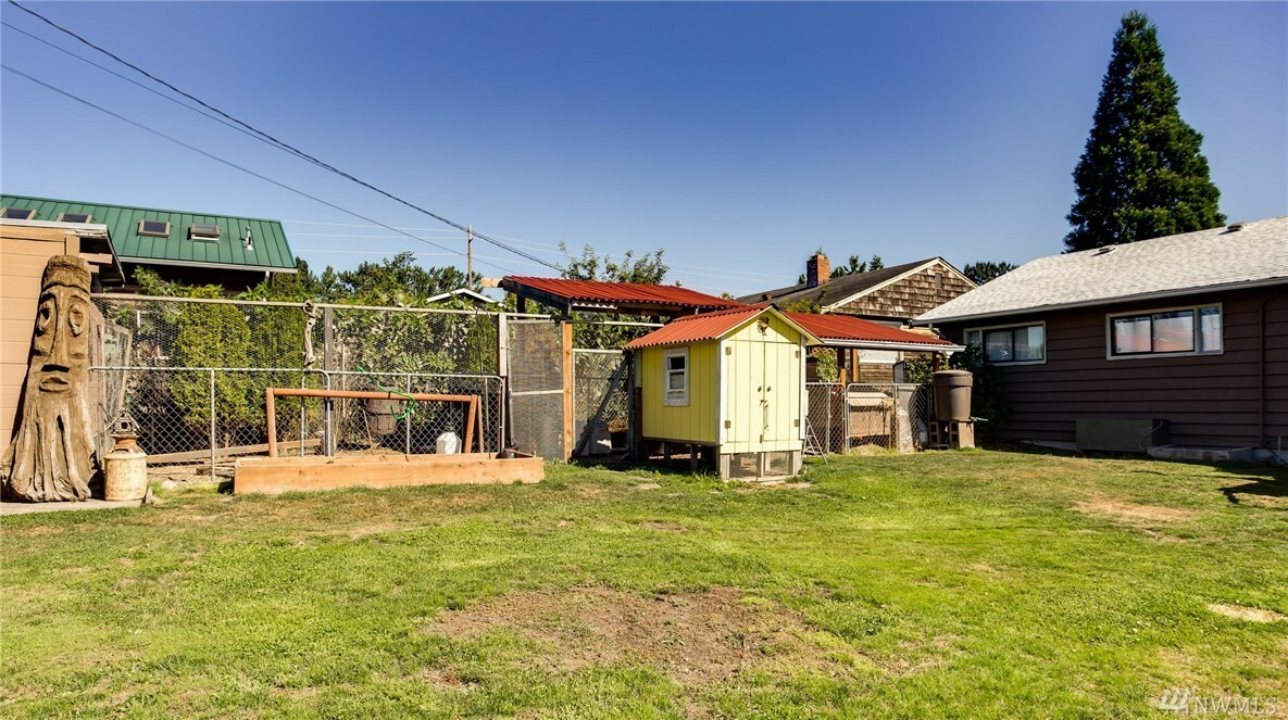 Property Photo:  2511 Queen St  WA 98226 