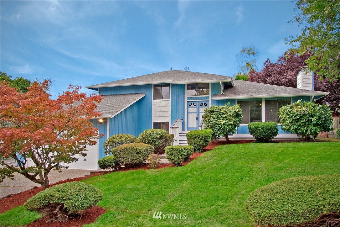 Property Photo:  10905  159th Avenue NE  WA 98052 