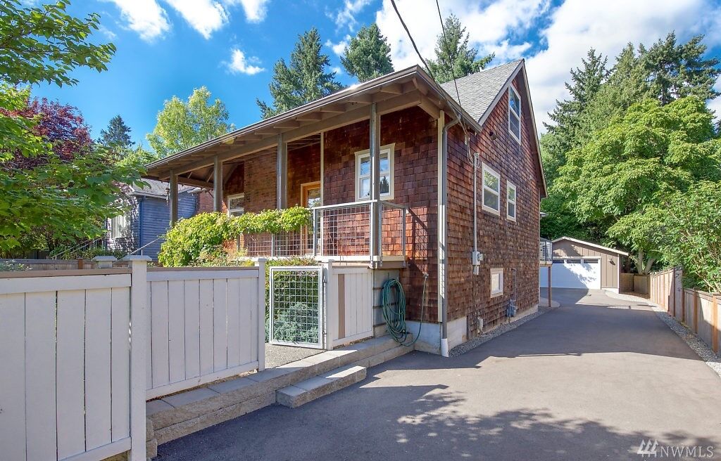 Property Photo: 3214 NE 91st St WA 98115