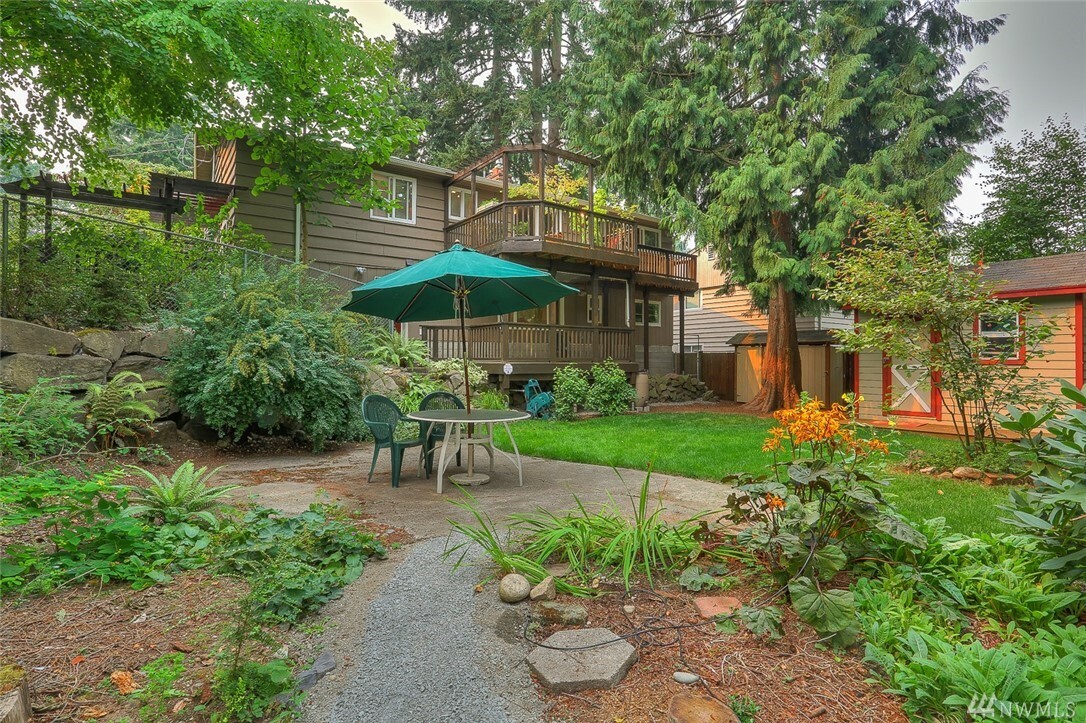 Property Photo:  14002 Palatine Ave N  WA 98133 