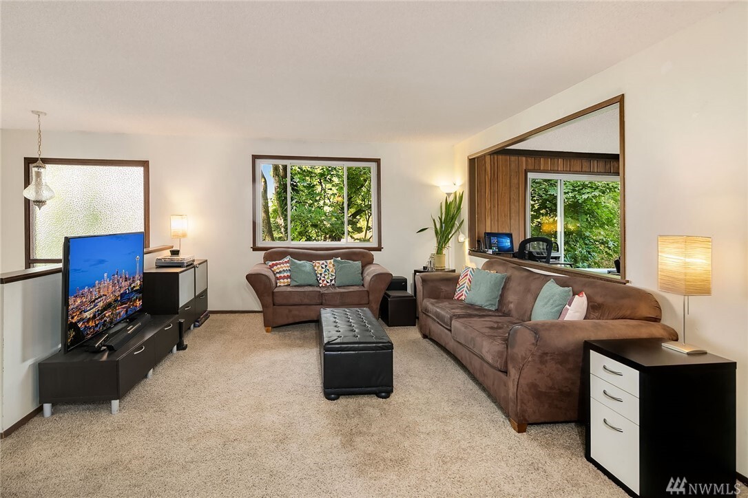 Property Photo: 10317 Roosevelt Wy NE WA 98125