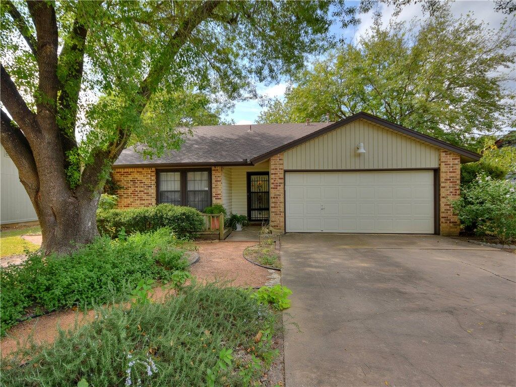 Property Photo:  1205 Yorkshire Lane  TX 78664 