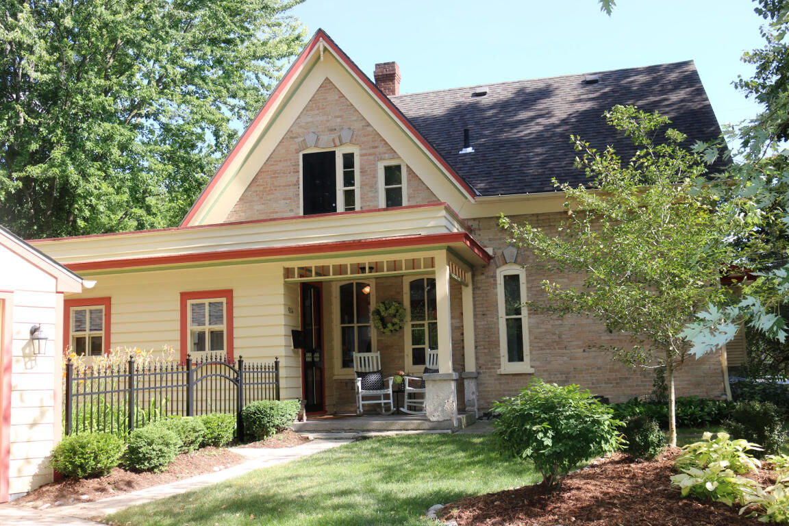 Property Photo:  W60n614 Jefferson Ave  WI 53012 