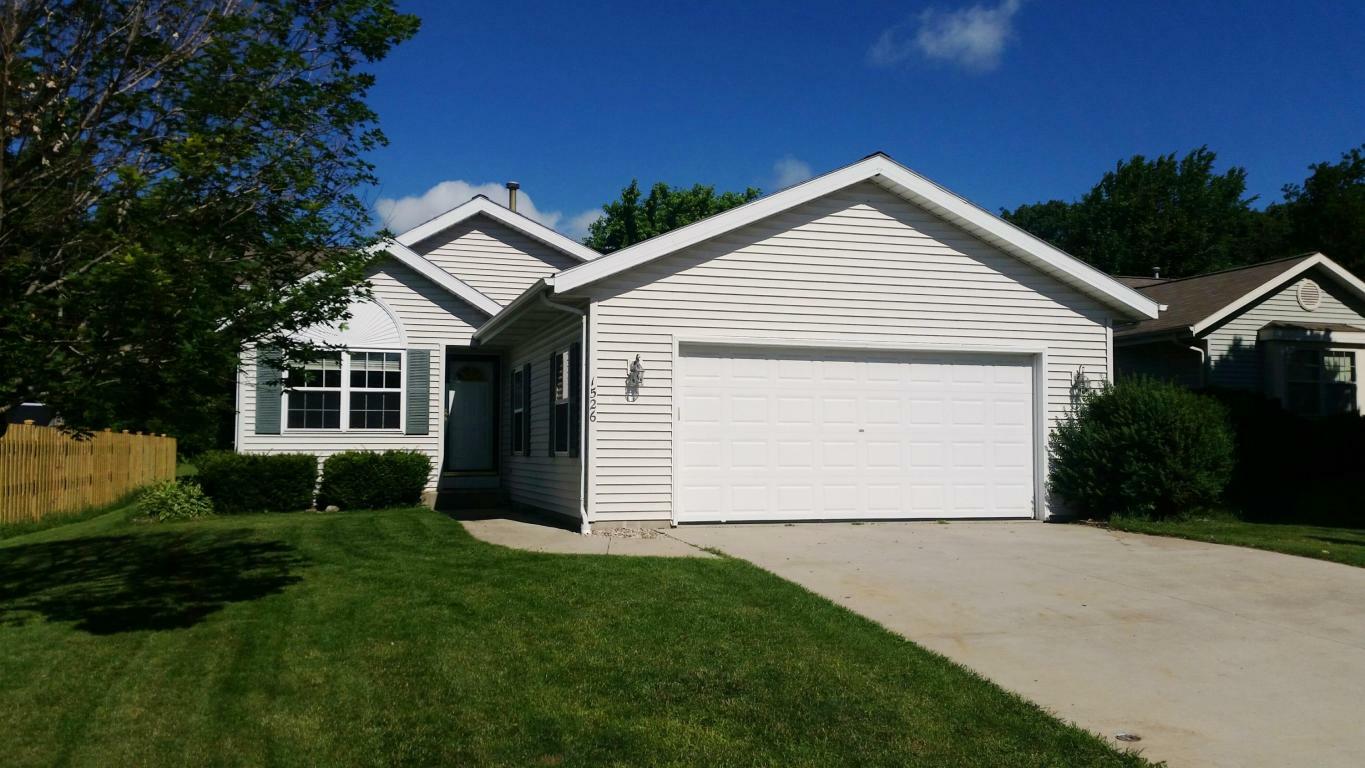 Property Photo:  1526 Walsh Acres Dr  WI 53095-5189 