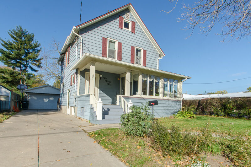 Property Photo:  423 Roosevelt St  WI 53538 