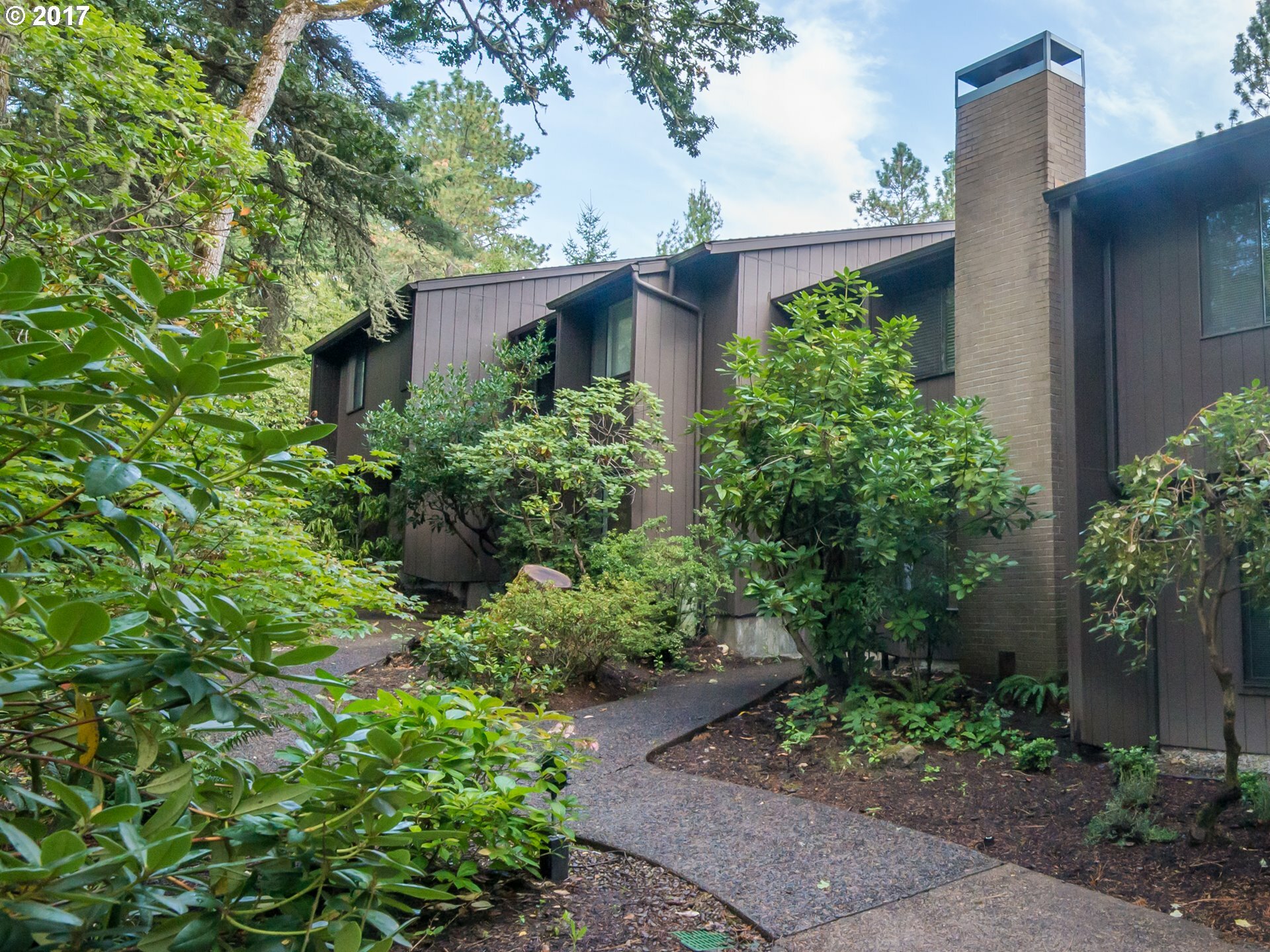 Property Photo: 90 Brae Burn Dr OR 97405