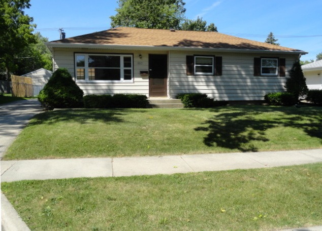 Property Photo:  2917 S 104th St  WI 53227-3513 