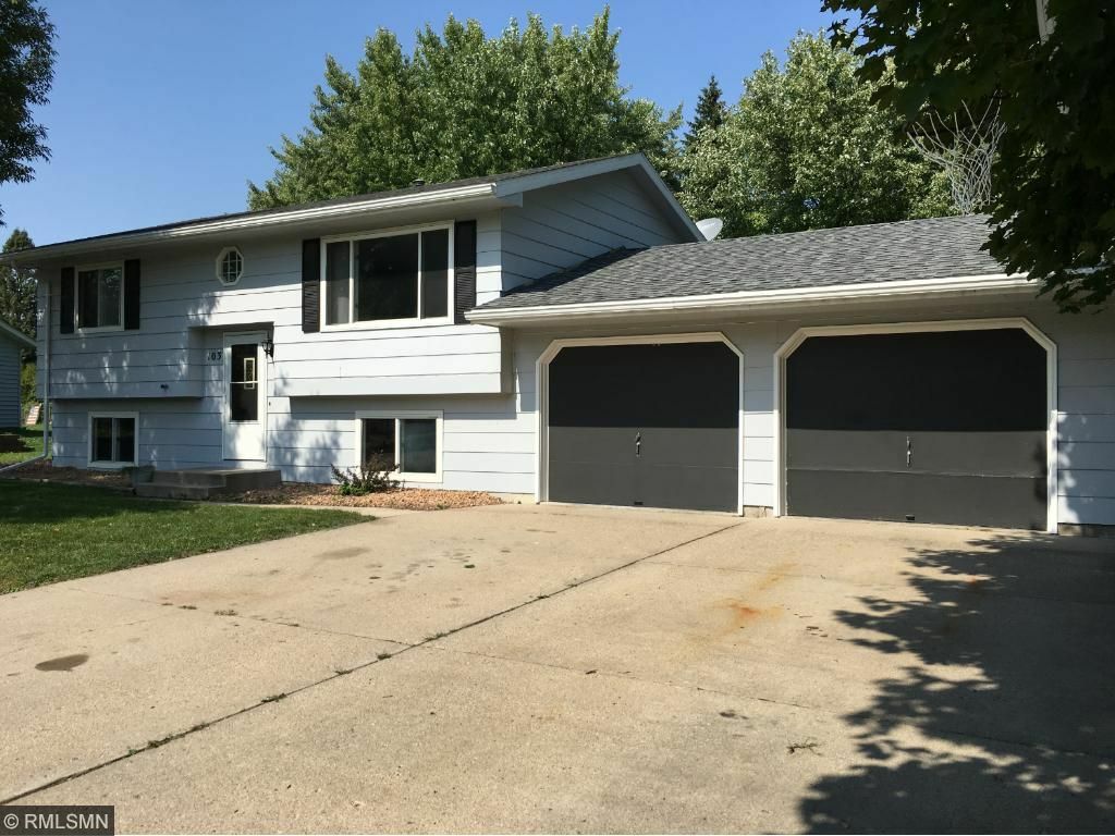 Property Photo:  103 Highland Lane  MN 55313 