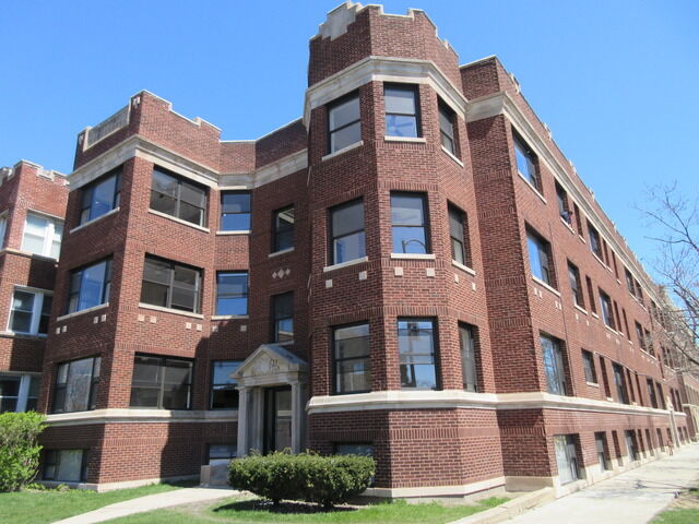 Property Photo: 7603 N Sheridan Road 3 IL 60626