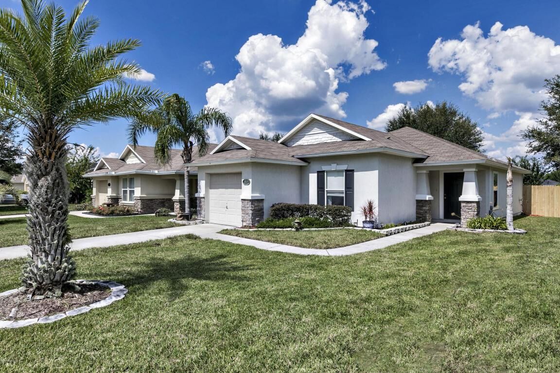 Property Photo:  815 Wynfield Circle  FL 32092 