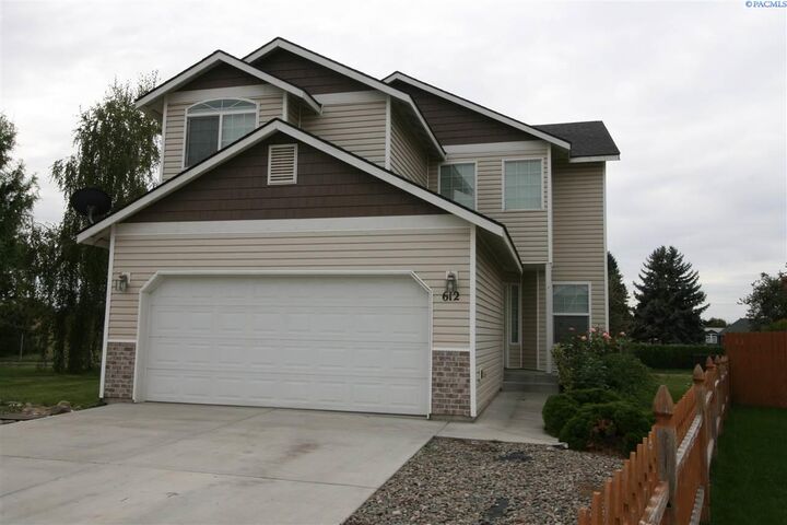 612 Arteaga Circle  Grandview WA 98930 photo