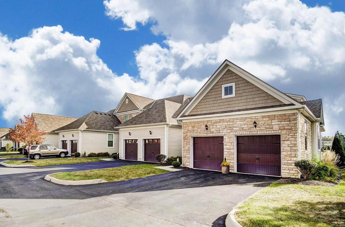 Property Photo:  4602 Stoneworth Drive  OH 43026 