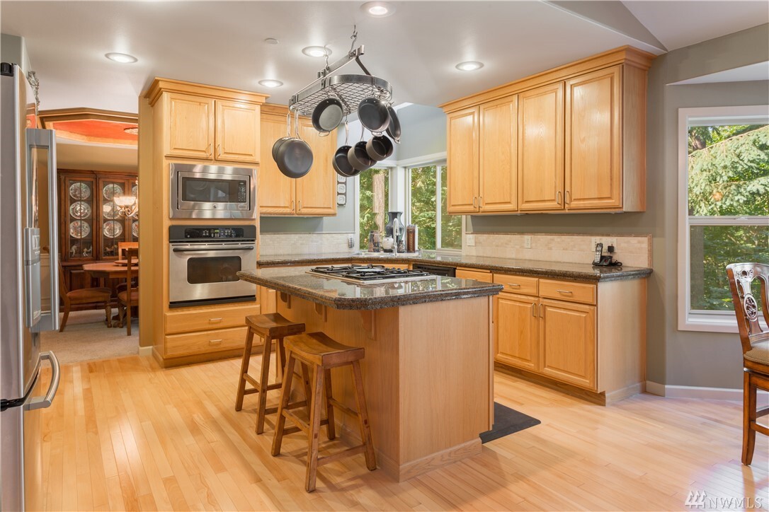 Property Photo: 1420 218th Ave NE WA 98074