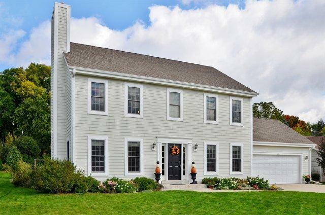 Property Photo: 1520 Highlandview Dr WI 53095-4660