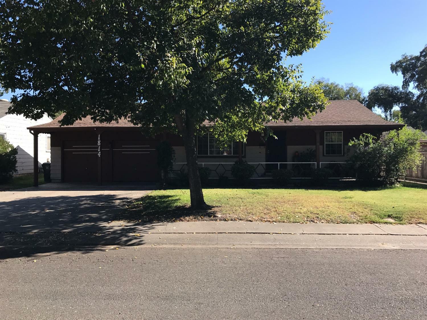 Property Photo: 1814 De Ovan Avenue CA 95204