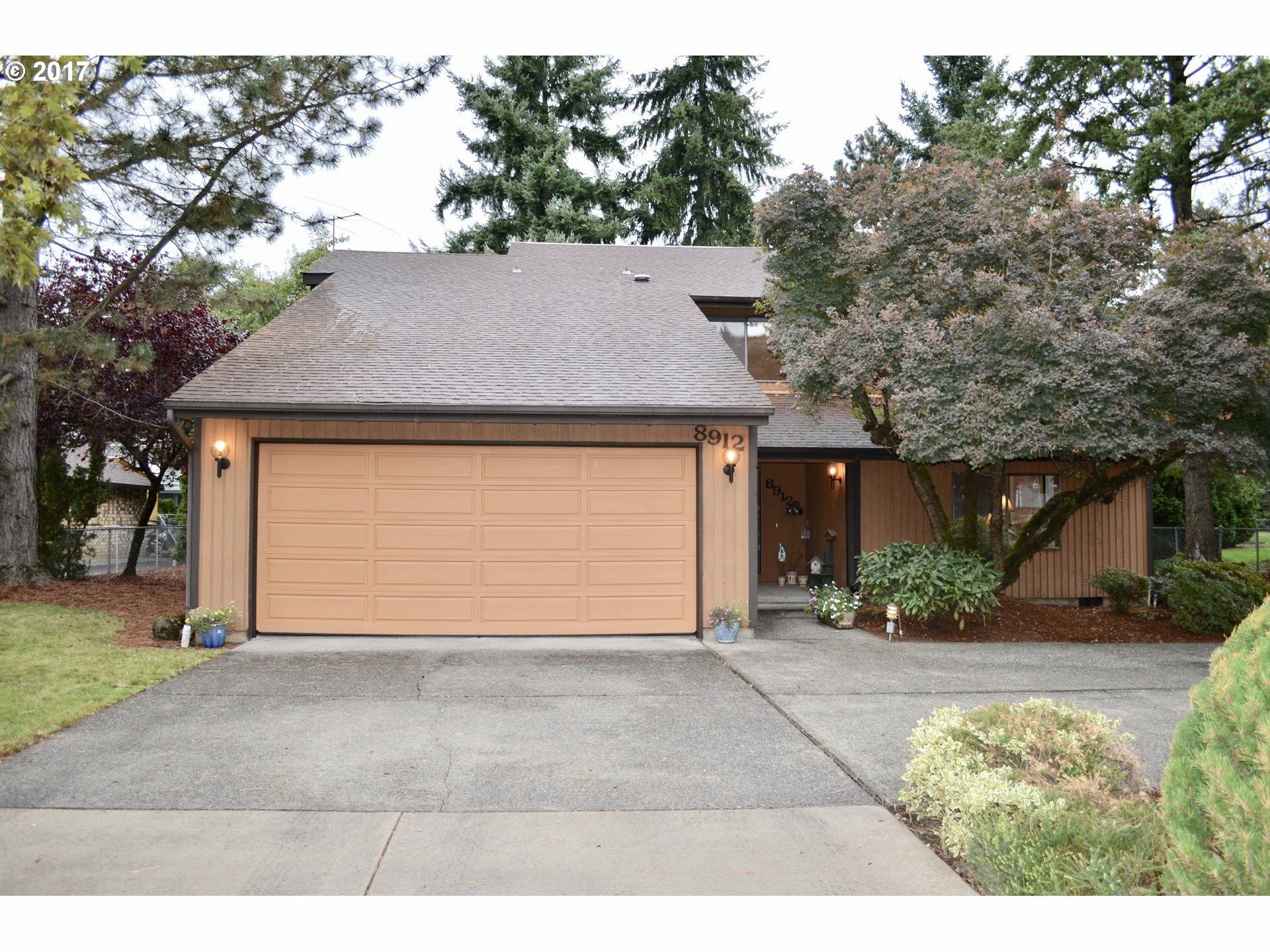 Property Photo:  8912 Mt Hood Ave  WA 98664 