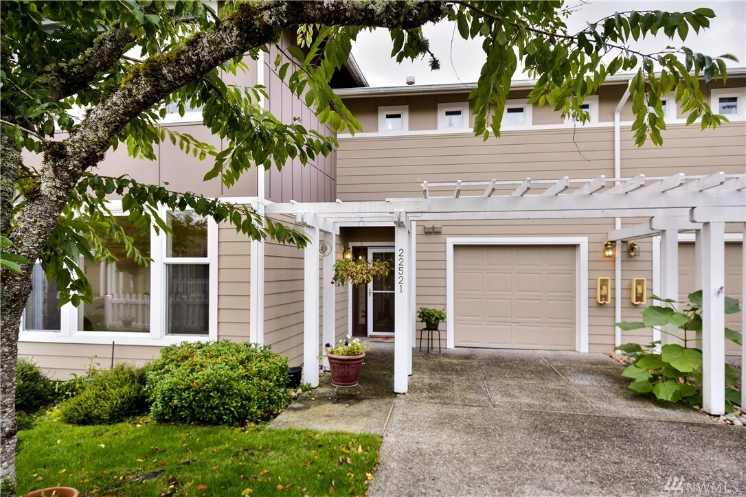 Property Photo:  22521 SE 37th Terr 1411  WA 98029 