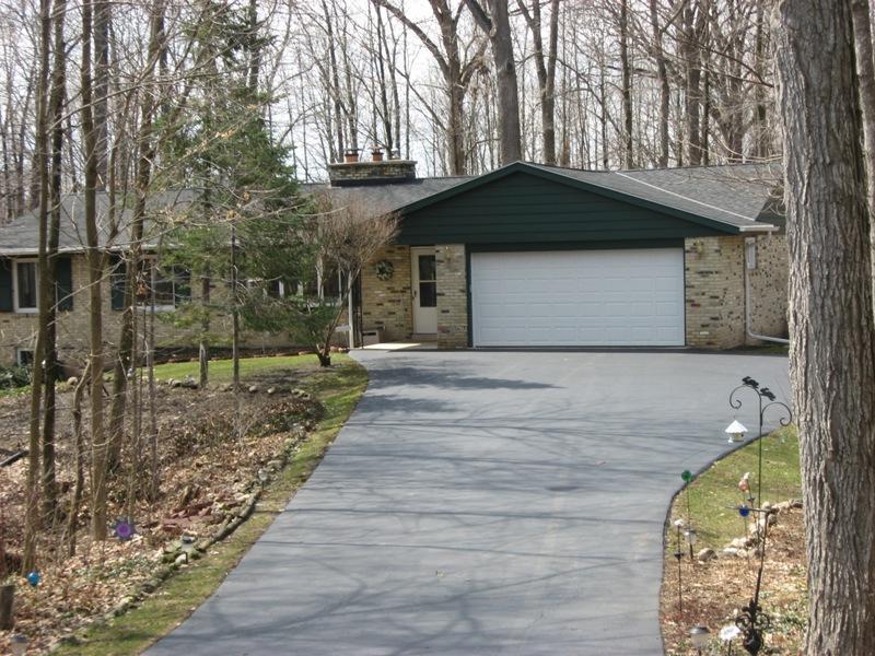 Property Photo: 339 Glenview Ln WI 53024-9709