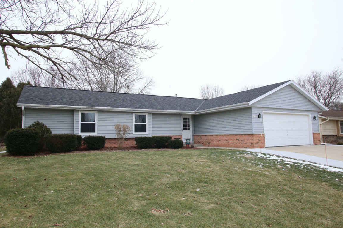 Property Photo:  1129 Burr Oak Blvd  WI 53189 