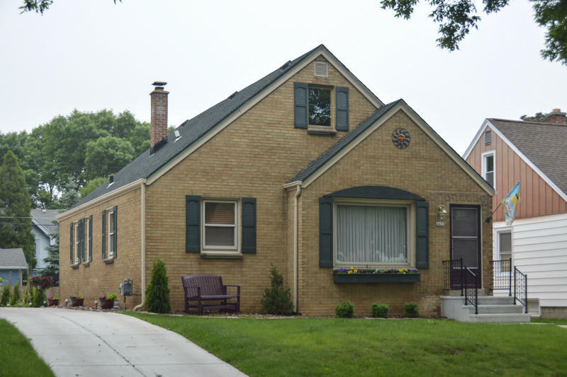 Property Photo:  4420 S Burrell St  WI 53207 