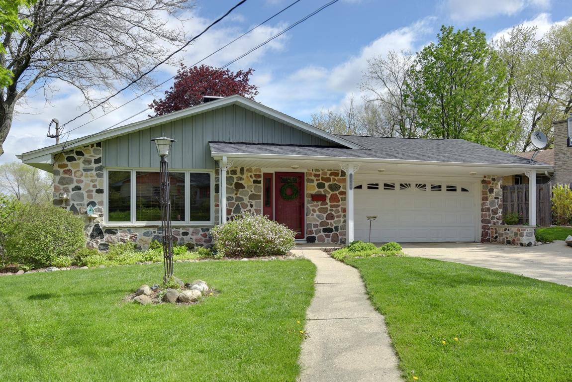 Property Photo: 1266 Walnut St WI 53095-3154