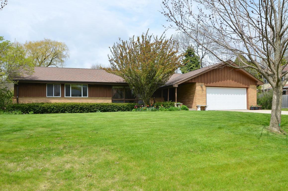 Property Photo:  8761 N Seneca Rd  WI 53217-2333 