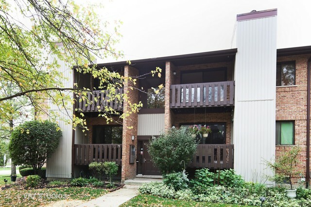 Property Photo:  324 Sheridan Drive 2B  IL 60527 