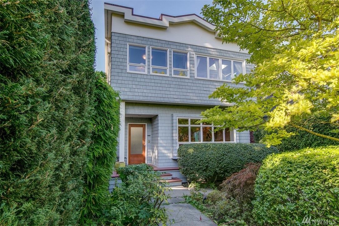 Property Photo: 1827 5th Ave W WA 98119