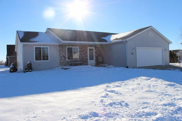 Property Photo: 1211 Sumac Dr WI 53090-5470