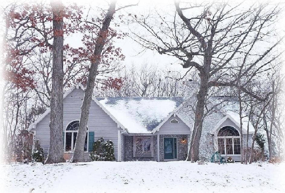 Property Photo: 200 W Trillium Ter WI 53154-5030