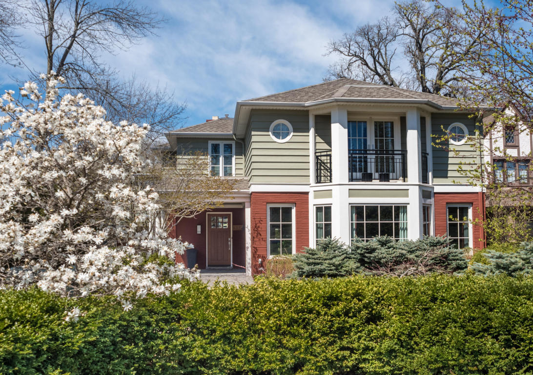Property Photo:  5319 N Lake Dr  WI 53217 