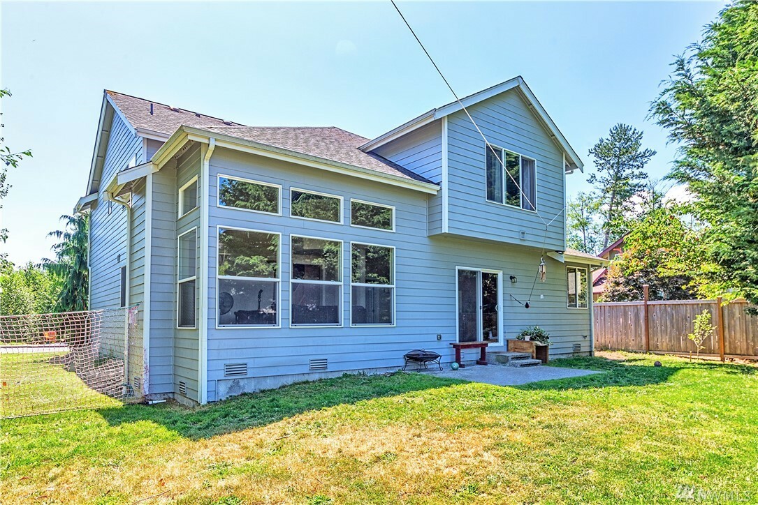 Property Photo:  1531 NE Watland St  WA 98370 