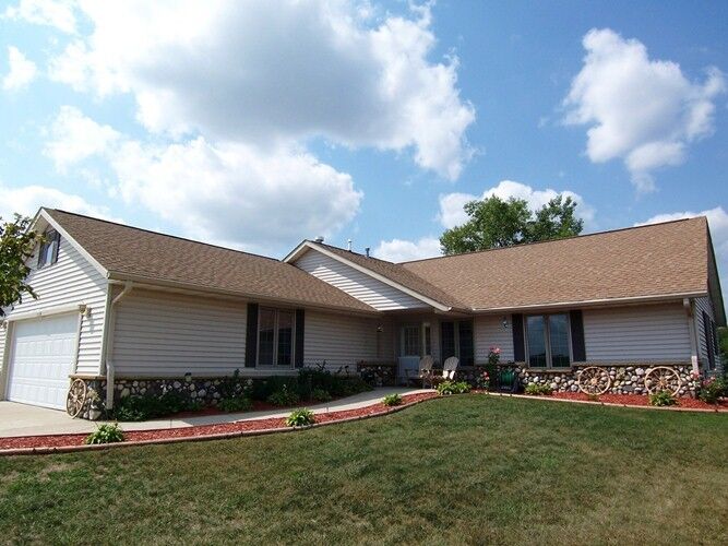 Property Photo: 6909 Jamestown Dr WI 53090-9109