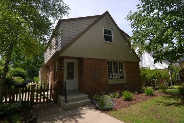 Property Photo:  2147 W Marne Ave  WI 53209-4354 