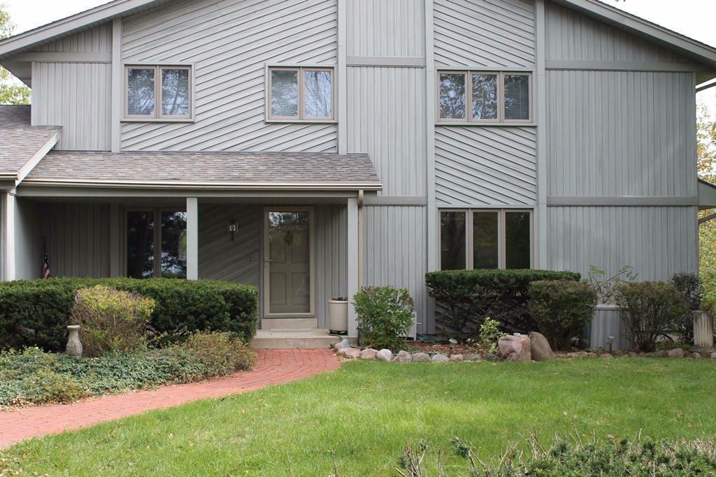 Property Photo:  W227s4160 Concord Ct  WI 53189 