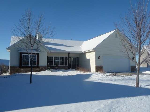 Property Photo: 865 Odawa Cir WI 53040-9359