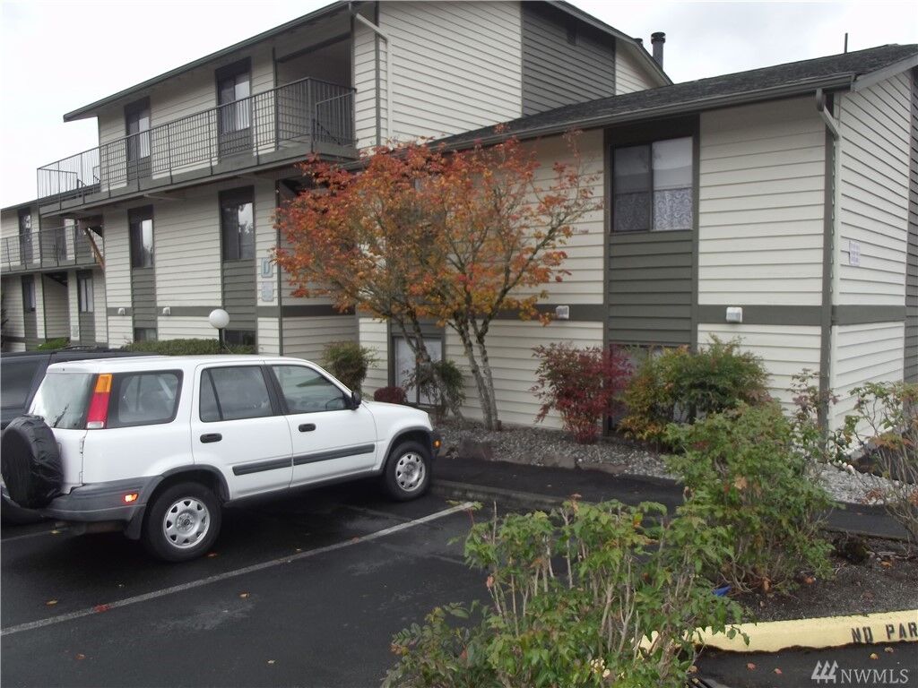 Property Photo: 15416 40th Avenue W 62 WA 98087