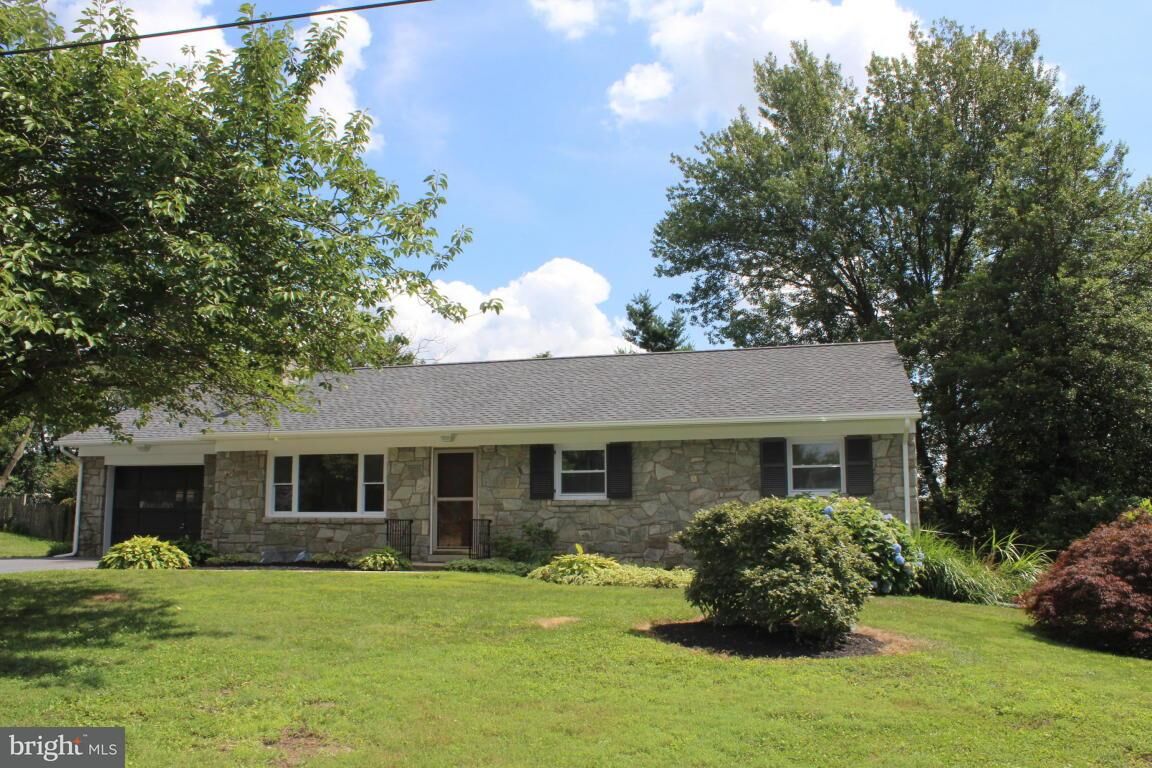 Property Photo: 3106 Cochran Drive PA 17601