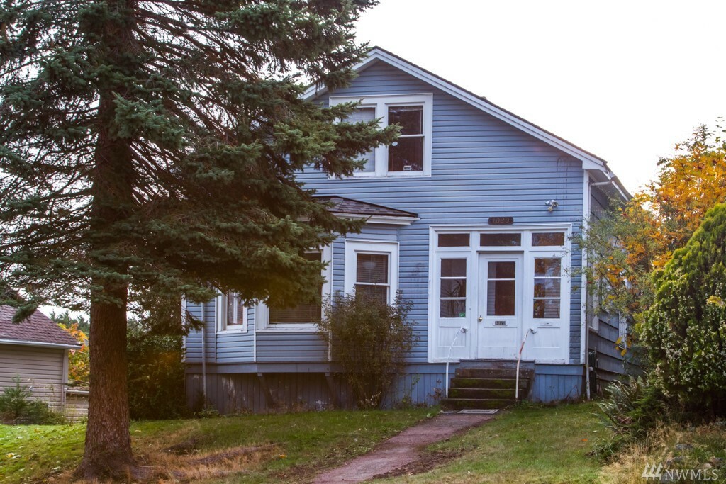 Property Photo:  1020 Jersey St  WA 98225 