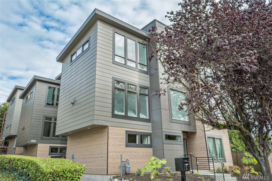 Property Photo: 5038 Fauntleroy Wy SW WA 98136