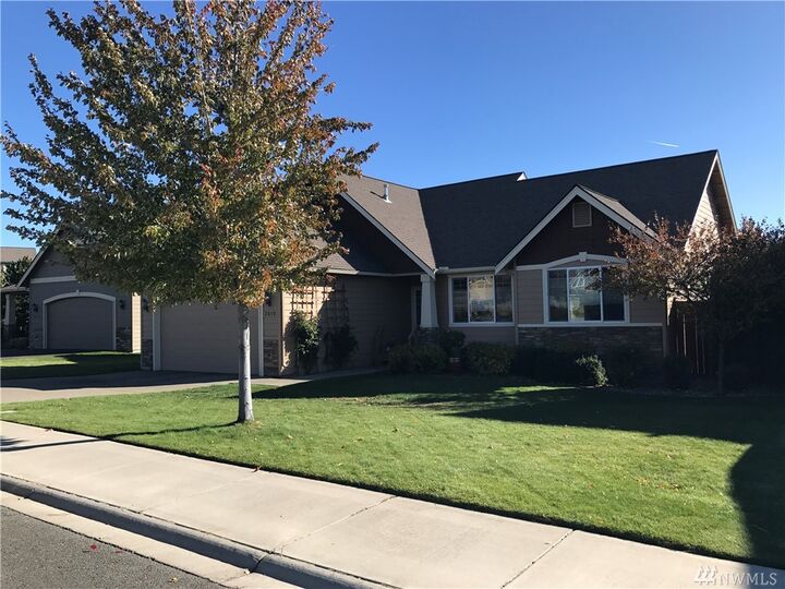 Property Photo:  2610 Millstone Lp  WA 98926 