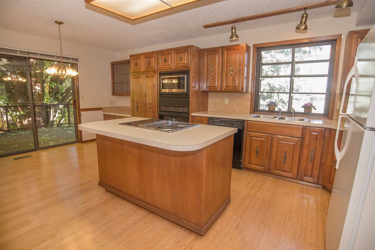 Property Photo:  1912 S Conklin Rd  WA 99037-9085 