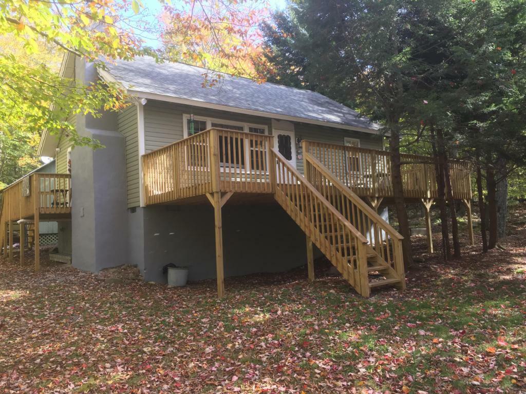 Property Photo:  1046 Ridge Drive  PA 18424 