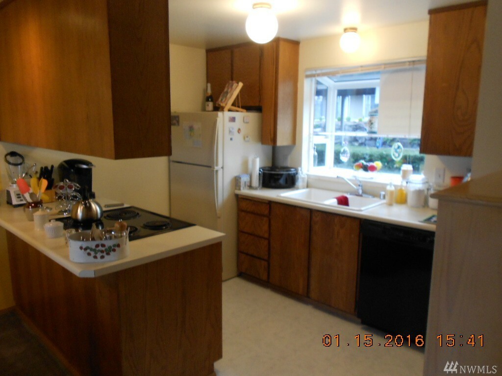 Property Photo:  110 19th Ave SE 18  WA 98372 